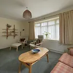 16 Manesty View * Κέσγουικ
