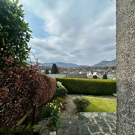16 Manesty View