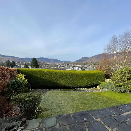 16 Manesty View