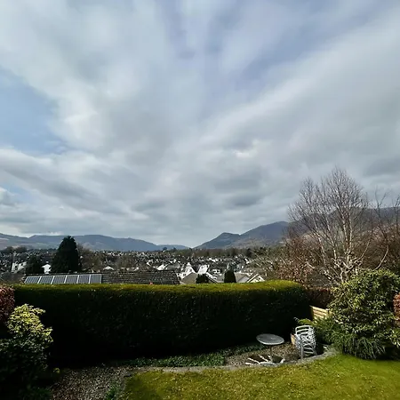 16 Manesty View